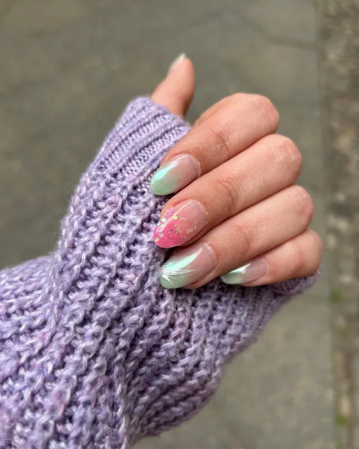 French Nails mit feiner Linie